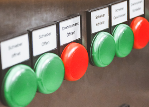 Schaltschrank Frontseite mit Bedienelementen